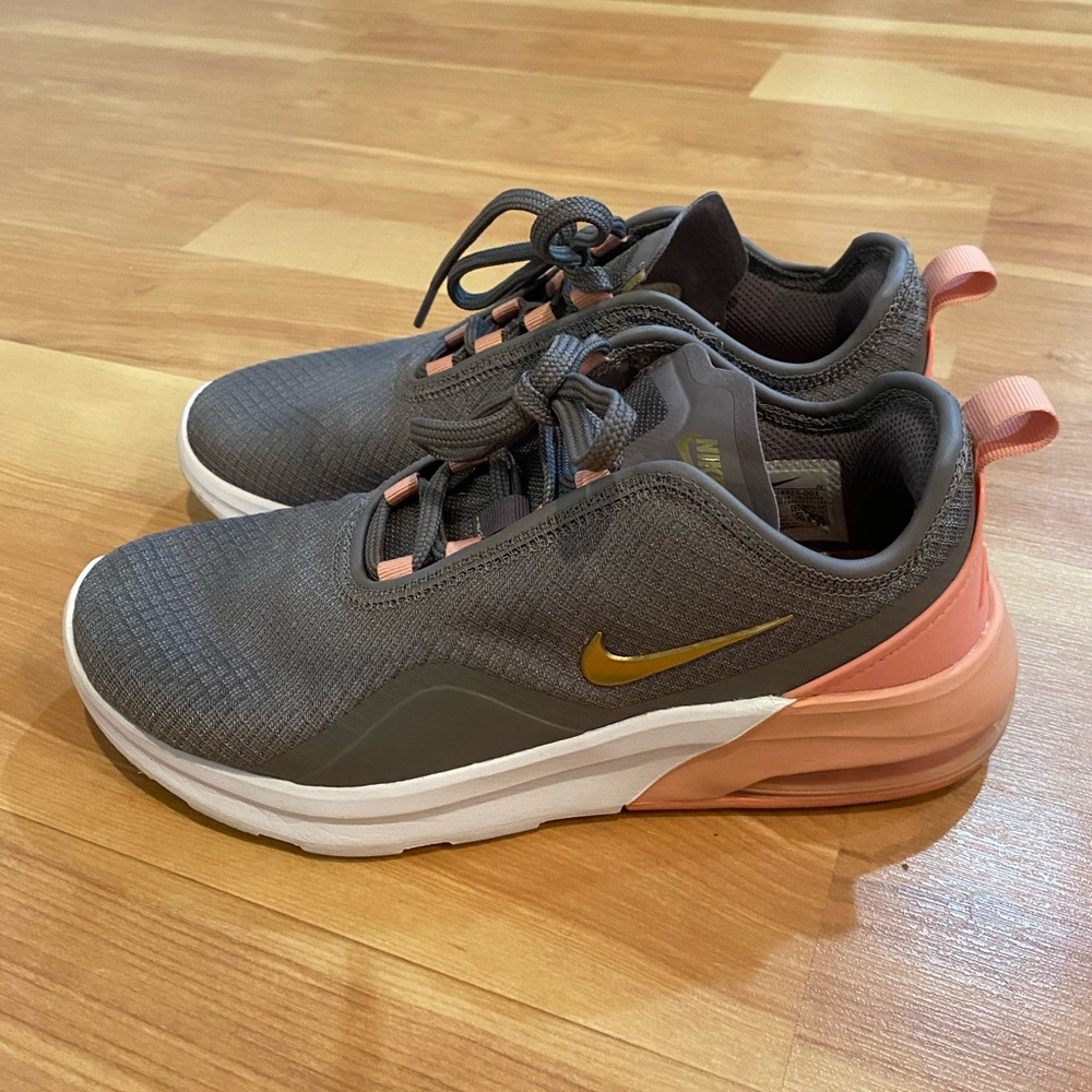 Nike Air Tennis Shoes